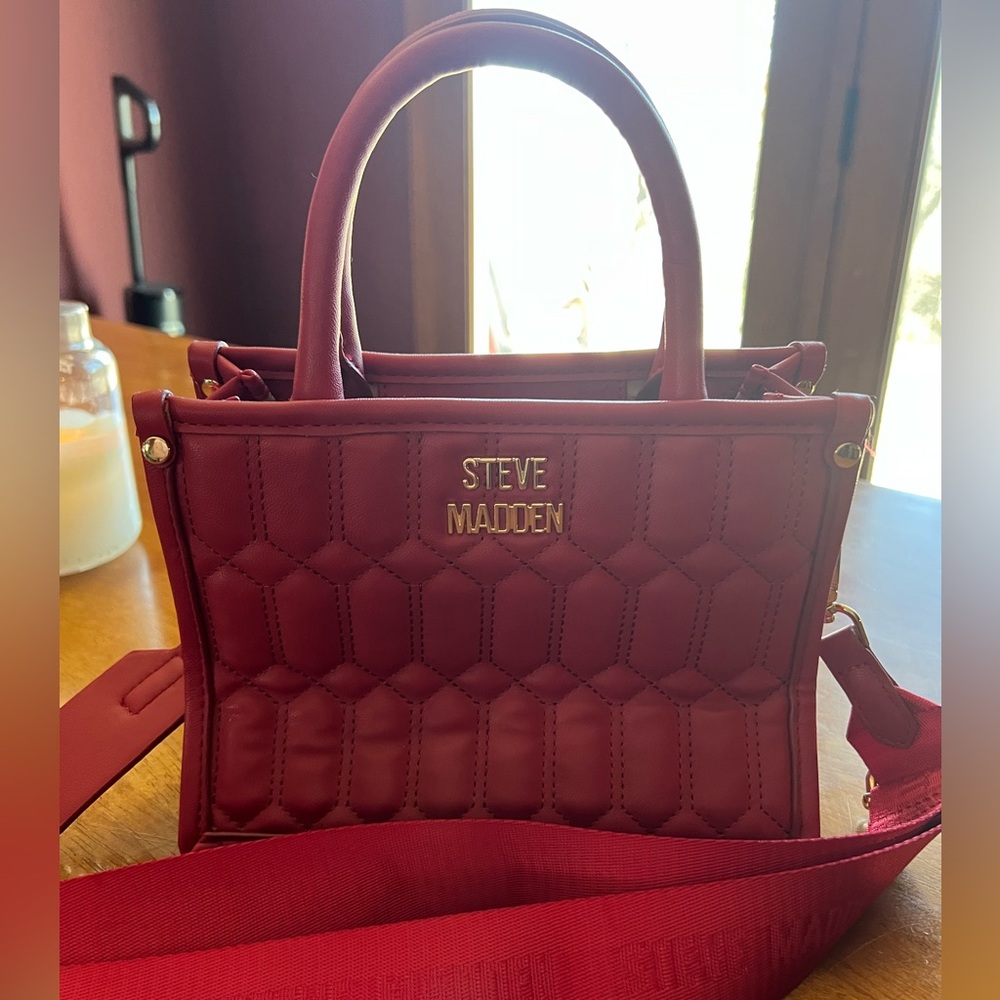 NWOT Steve Madden red purse with gold hardware and thick guitar strap. So cute!